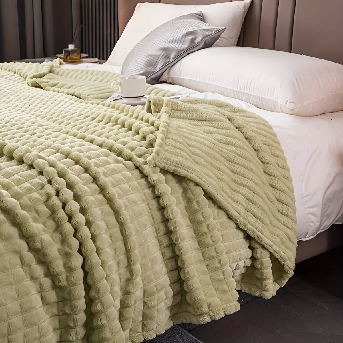 BowLift | EliteWave Plaid - Ultrafluffy structured coral fleece blanket