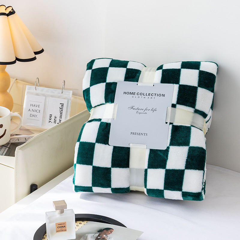 BowLift | Stylish blanket in checkered pattern for your home